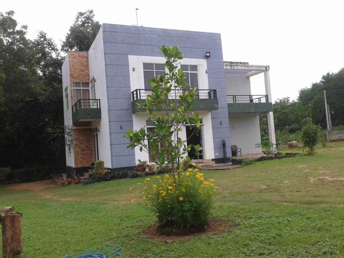 Peacock Resort Anuradhapura Exteriör bild