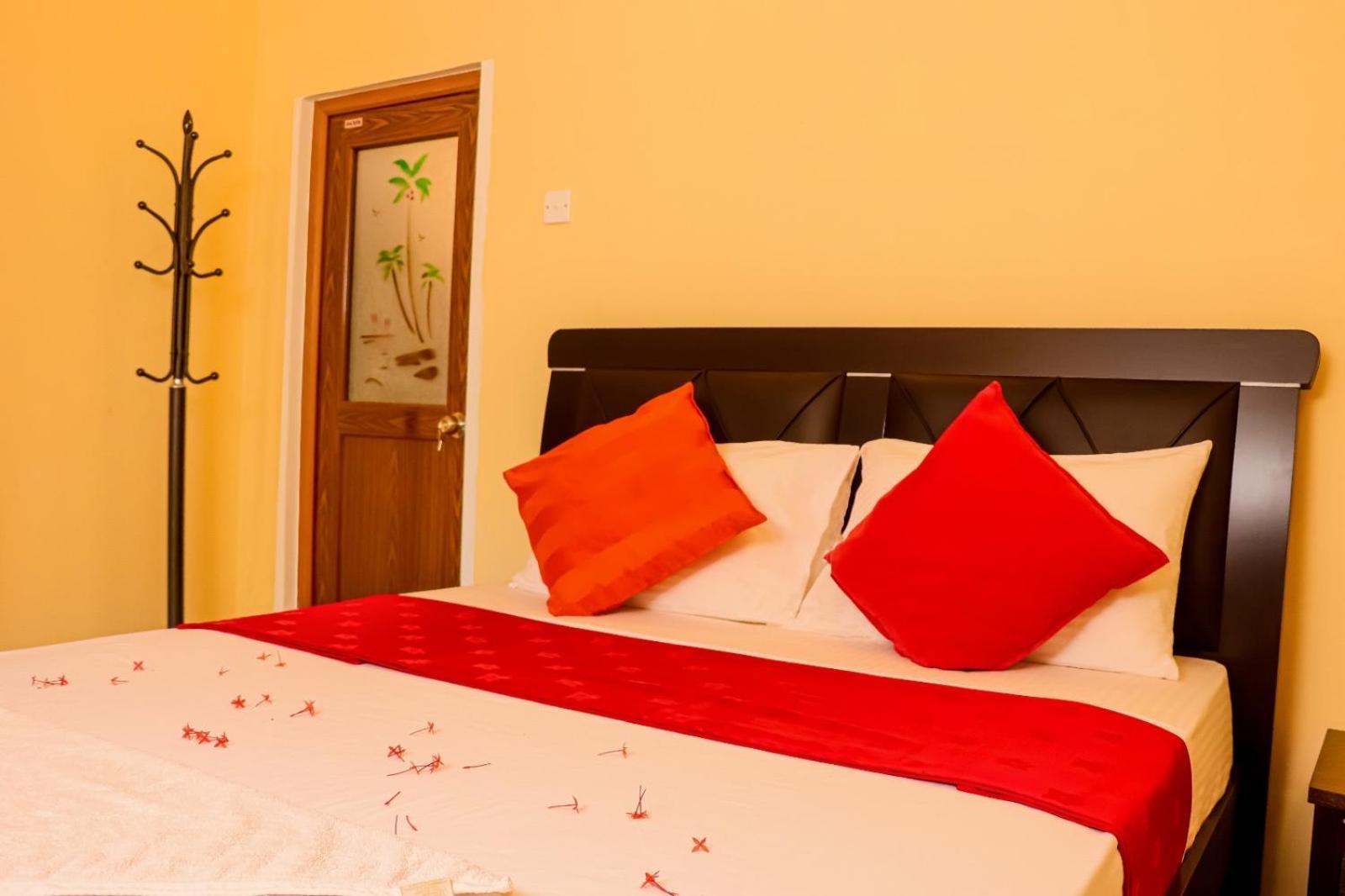 Peacock Resort Anuradhapura Exteriör bild