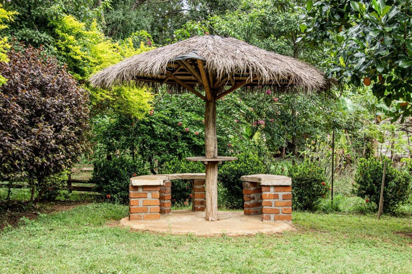 Peacock Resort Anuradhapura Exteriör bild