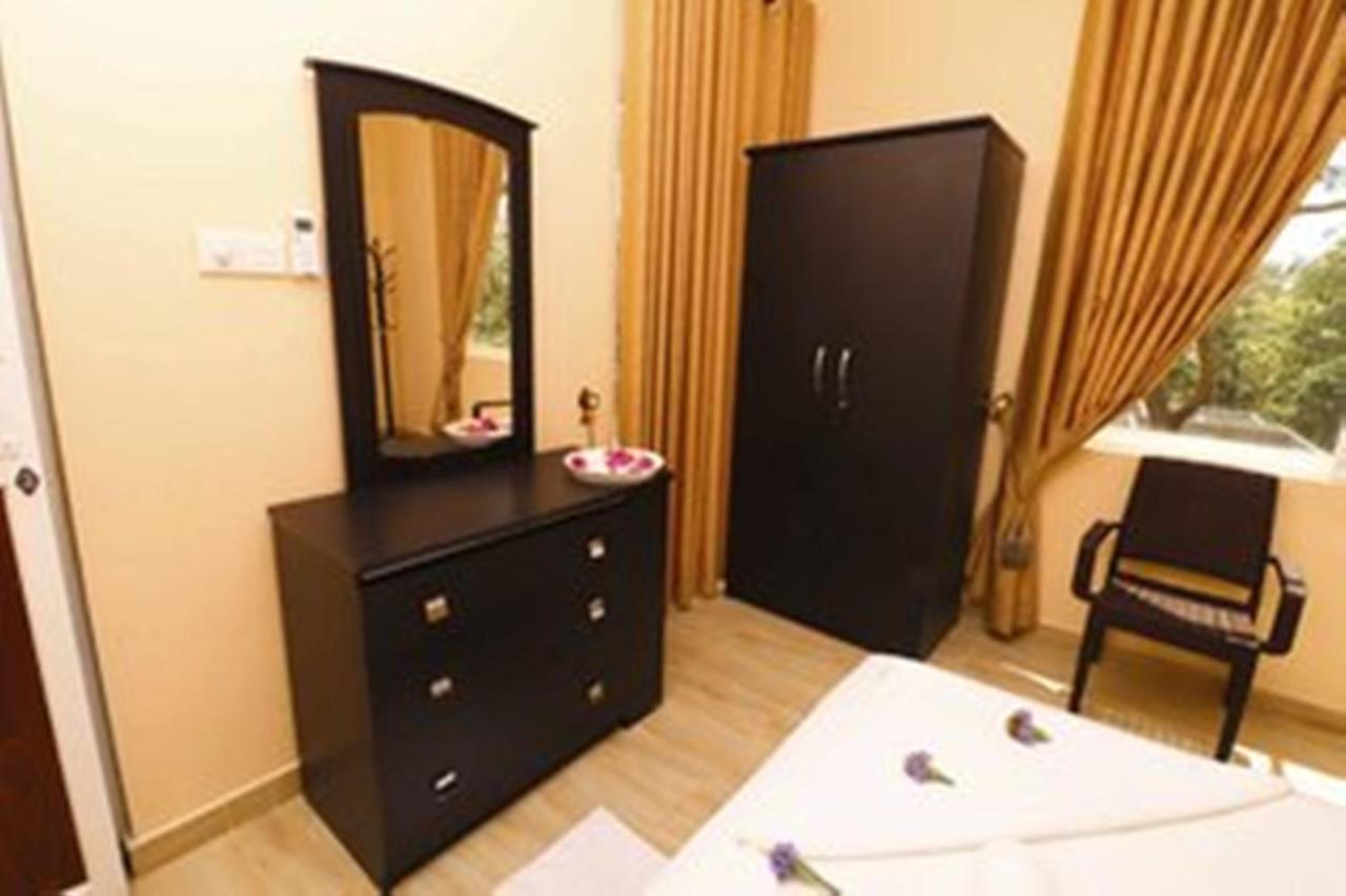 Peacock Resort Anuradhapura Exteriör bild