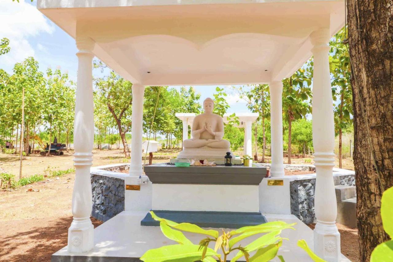 Peacock Resort Anuradhapura Exteriör bild