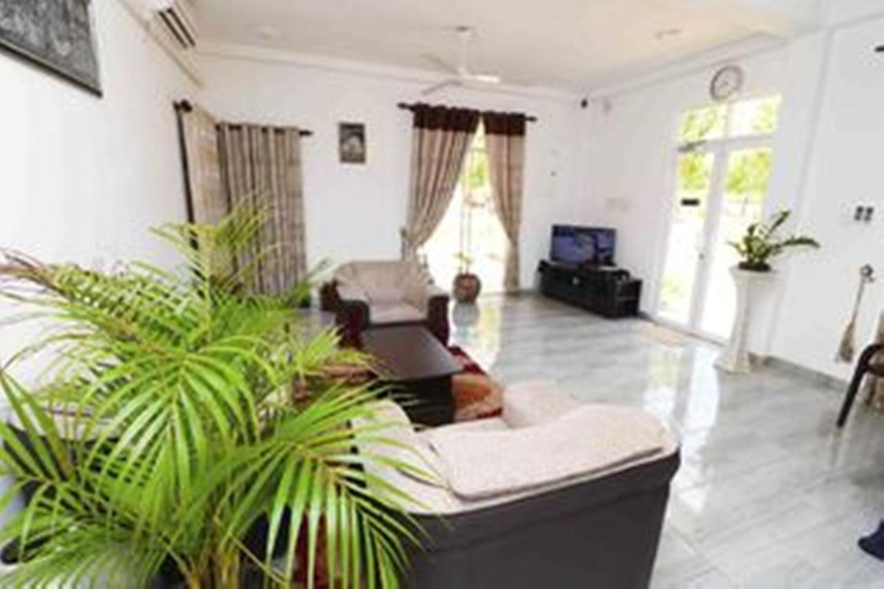 Peacock Resort Anuradhapura Exteriör bild